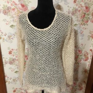 Lightweight sheer a’reve top